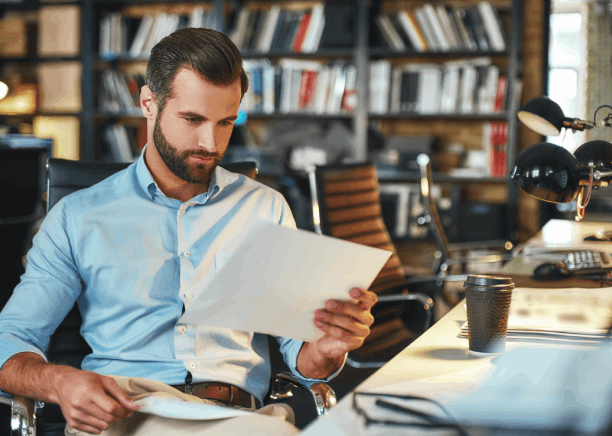 A project manager reviews a vendor contract using French Translation in Florida to deliver accurate and business-ready docs.