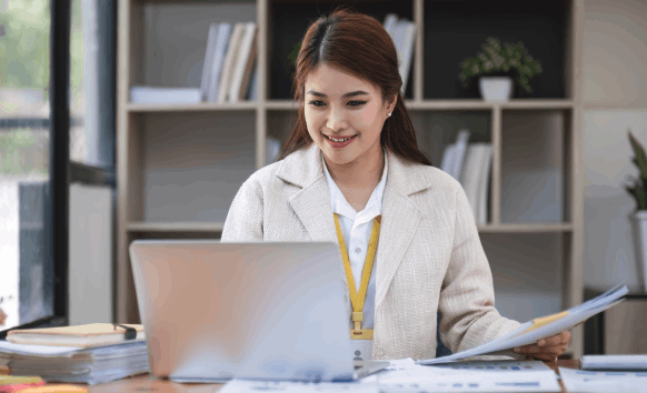 A professional delivers Certified translation services for legal filings, helping Florida clients submit court ready docs.