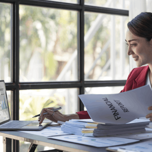 A translator proofreads Mandarin and Cantonese side by side on a laptop, providing Chinese translation services in Florida.