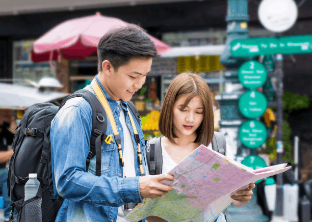 A travel agent prepares a Florida itinerary in Chinese, using Chinese translation services in Florida for tourism visitors.