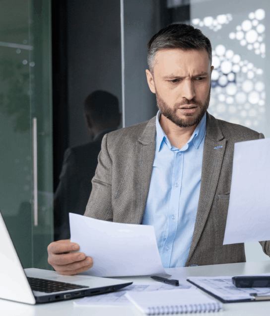 Translator providing certified legal translation services in Florida, adhering to the state's legal standards for accuracy.