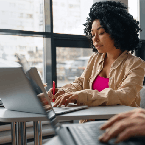 Florida-based Haitian Creole speakers collaborate on a glossary, providing Haitian Creole Translation Services in Florida.