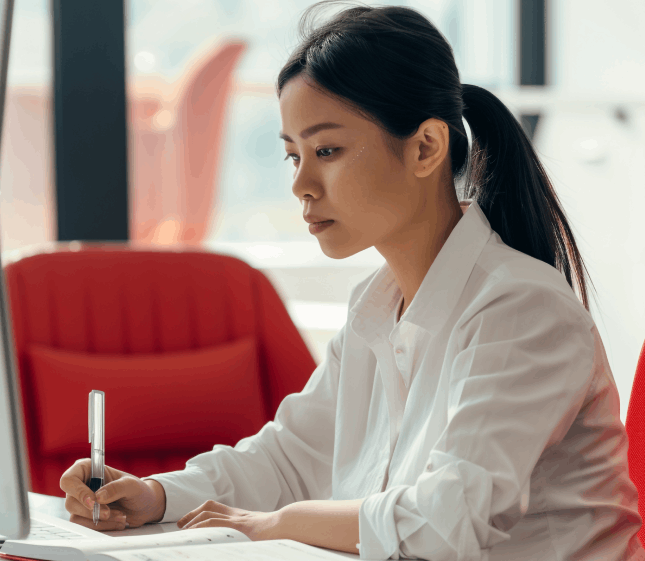 A client fills out an online free quote form for Chinese translation services in Florida, outlining document type.