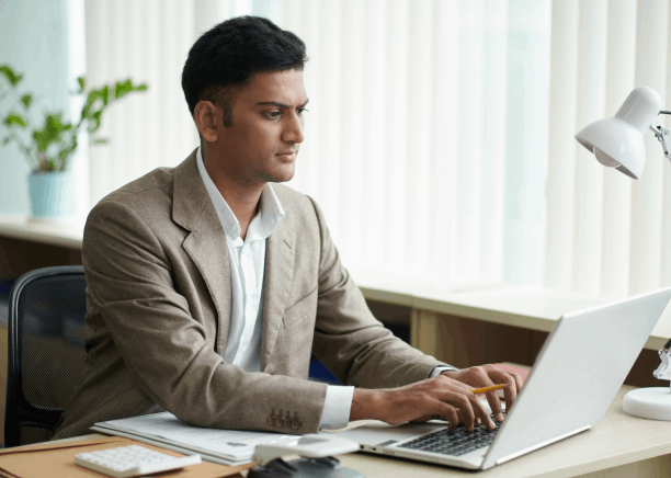 A linguist translates an official letter on government letterhead using French Translation Services in Florida.