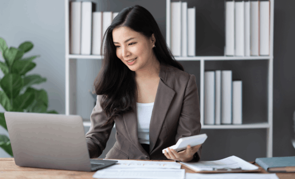 A professional translator providing Legal Document translation for official use in Florida, maintaining legal accuracy.