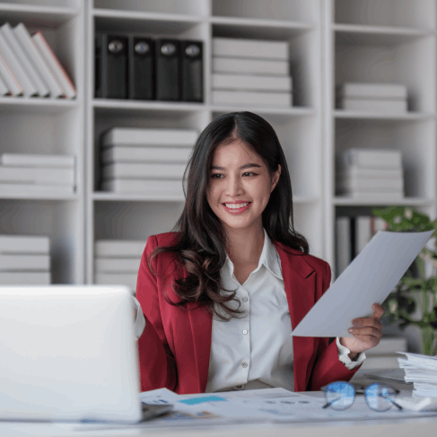 A translator working to quickly translate Legal Documents for court and government in Florida, meeting tight deadlines.