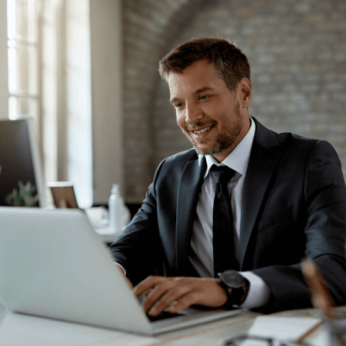 A professional translator provides IT and technical translation services for Florida companies in Miami Beach.